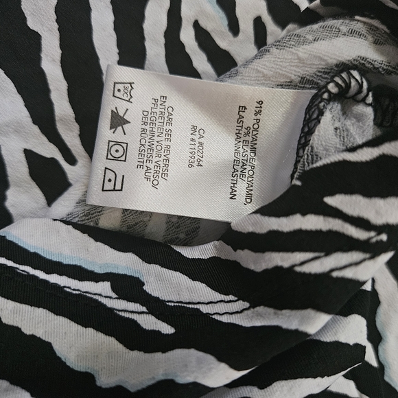 Zebra Print Sleeveless Top - Picture 4 of 5